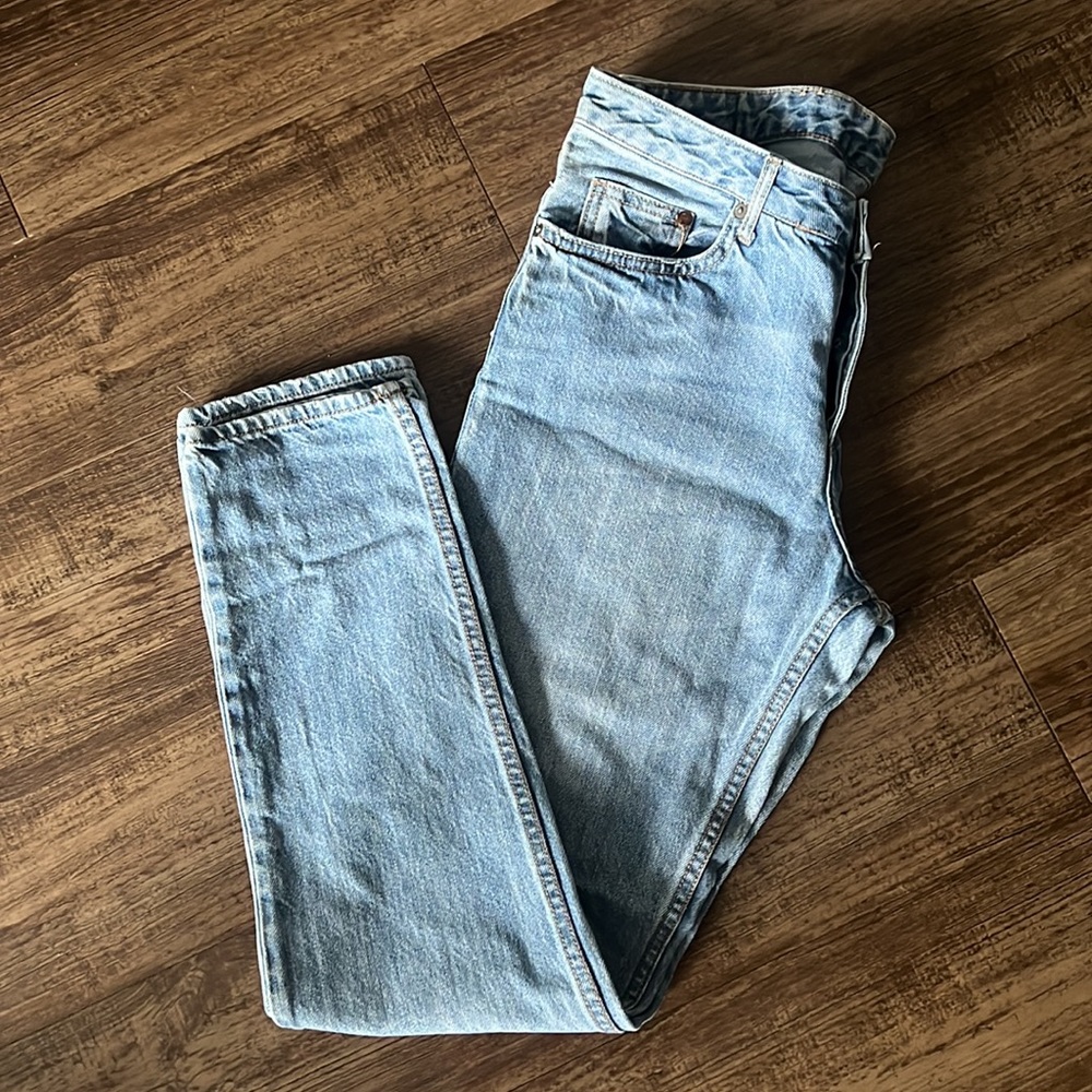 Light Washed H&M Boyfriend Jeans
